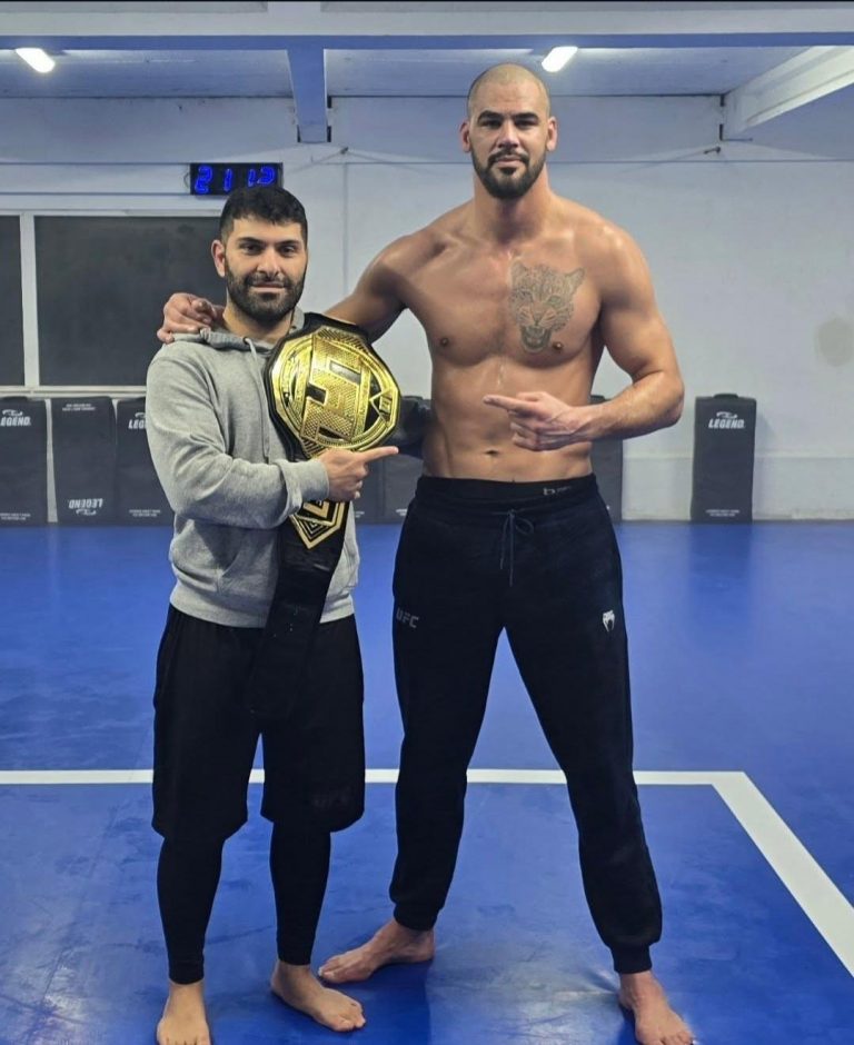 Yousri Belgaroui UFC-vechter tijdens MMA-training bij IMPACT FIT Utrecht